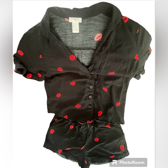 Forever 21 Kiss Lips Pj Set NWOT Black w/red lips Sz S - Picture 5 of 11